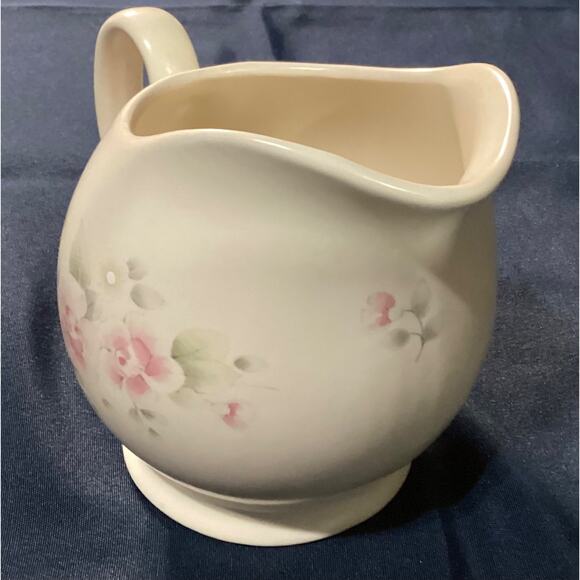 Vintage Pfaltzgraff Tea Rose Creamer 5” Tall Pitcher Stoneware - Picture 4 of 10